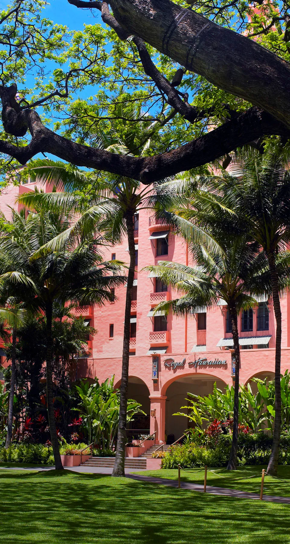 Waikiki, Hawaii Luxury Hotel | Royal Hawaiian Resort