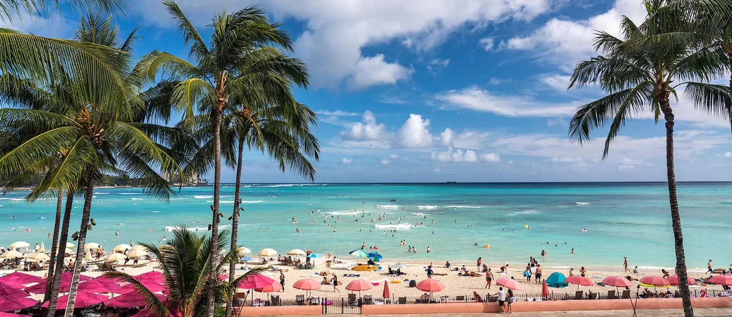 Terrace overlooking the ocean and the pink façade of The Royal Hawaiian.